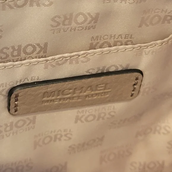 LIKE NEW | Michael Kors | Gilmore Satchel with Crossbody Strap | Putty - Picture 14 of 16